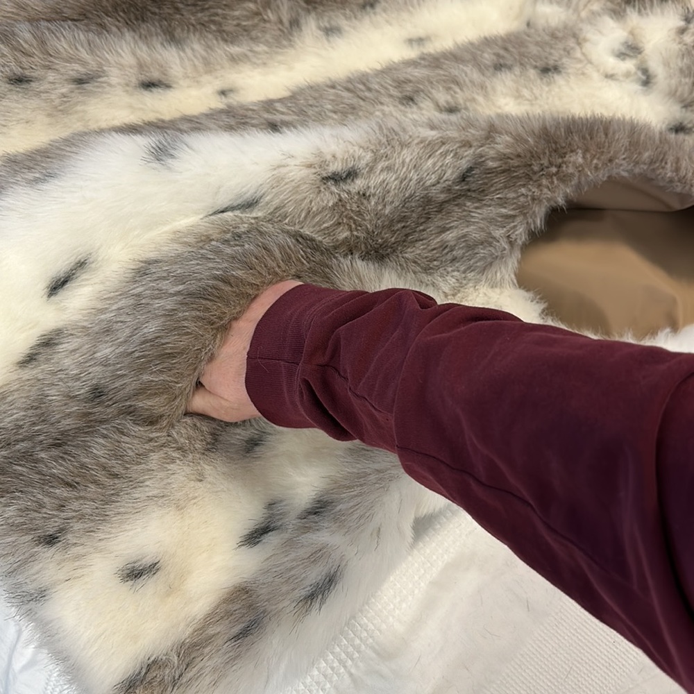 OLYMPIA LIMITED, INC FAUX FUR ACTIVE VEST L LARGE  REVERSABLE - Picture 9 of 9